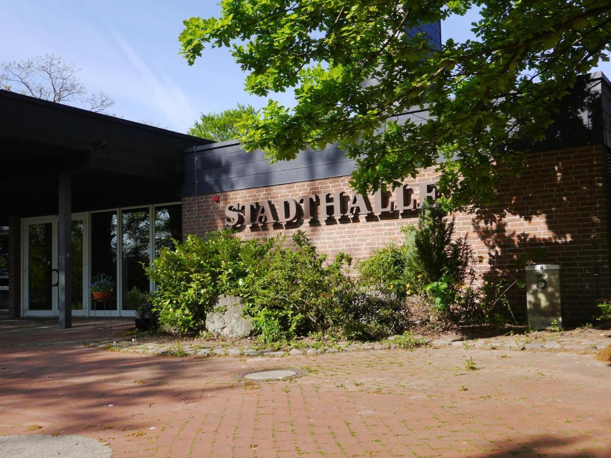 Hotel Stadthalle 于尔岑 外观 照片